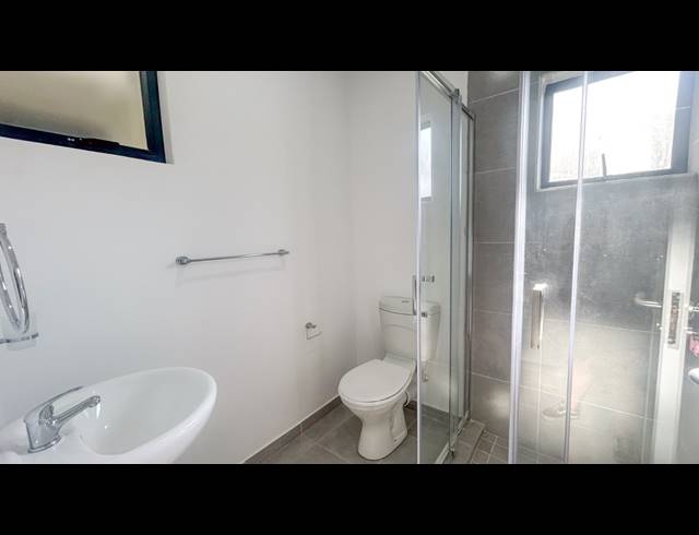 1 BEDROOM STUDIO APARTMENT TO LET IN SALT ROCK